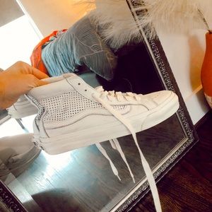 Excellent condition: Vans high top sneakers - size 7